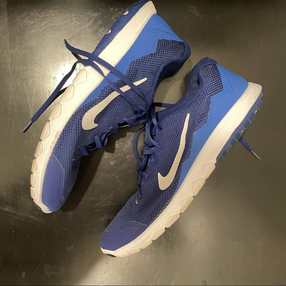 Nike blue athletic shoes - Picture 5 of 8